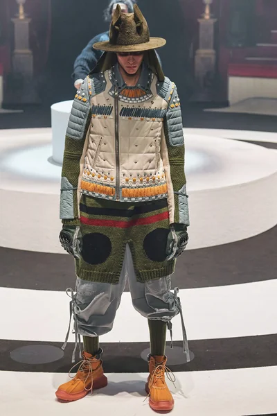 Look 28